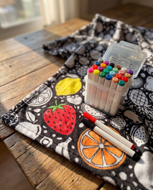 Coperta da colorare Frutta con i 24 pennarelli e i primi frutti colorati